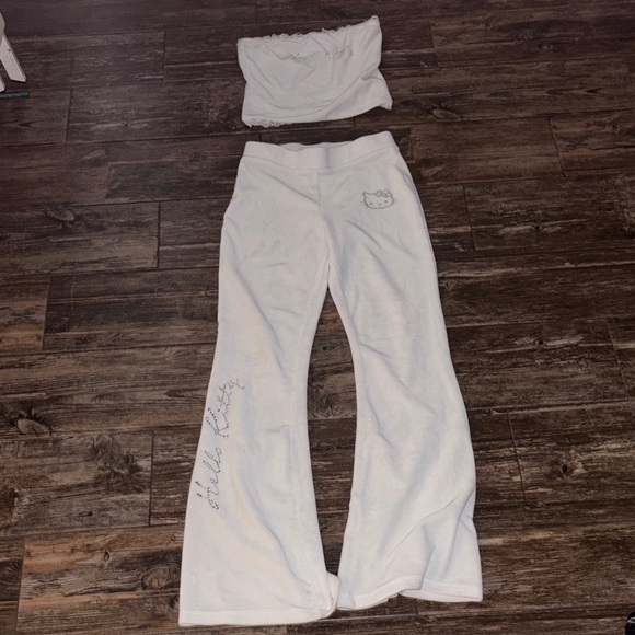 Hello Kitty White Flare Leg Pants & Lace Trim Tank Top - Picture 4 of 14